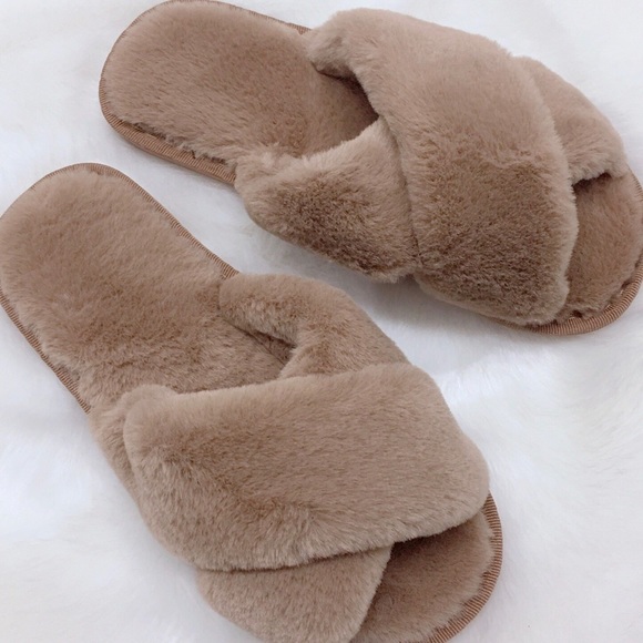Fur Cross Band Slippers - Picture 4 of 9